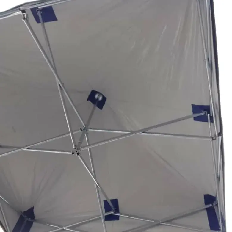 Detalhe de uma estrutura articulada de tenda fabricada pela Manancial