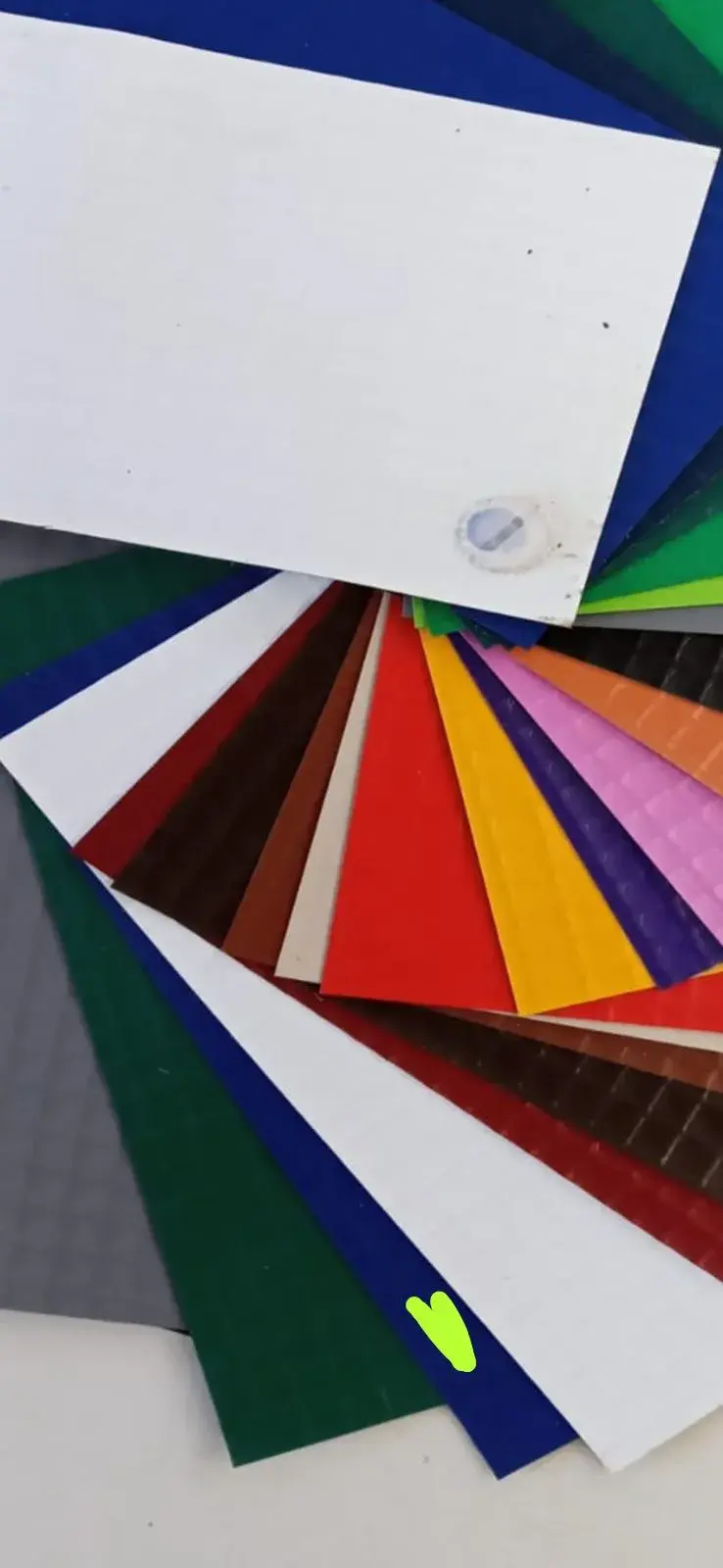 Cartela de amostras de lona em várias cores